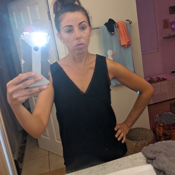 Chelsea 28 raw edge black top - Picture 2 of 2